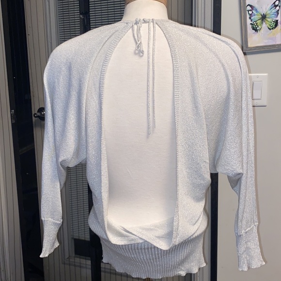 Kenzie Medium Open peek a boo sweater - Picture 3 of 6